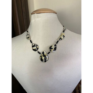 Unisex Unbranded One Size Fits All Black and White Shell and bead Necklace